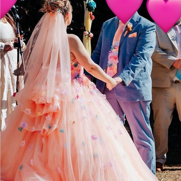 ( DM 1st) Peach Tulle Floral Appliqué Wedding or Quinceañera Gown Size 12-14 - Picture 6 of 16